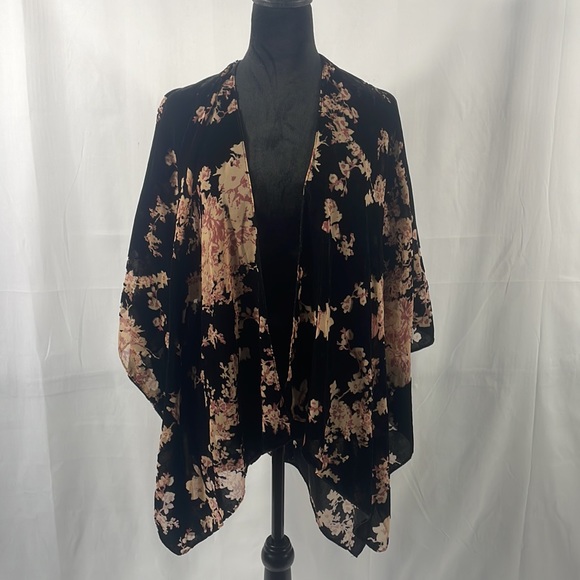 Francesca’s Floral, Cherry Blossoms Velvet Kimono, Black,Pink,Tan,Boho, One Size - Picture 6 of 6